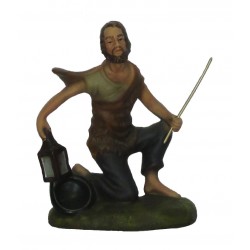 Pastor ajoelhado com lanterna