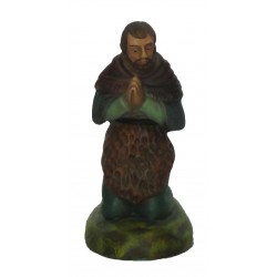 Pastor ajoelhado a rezar