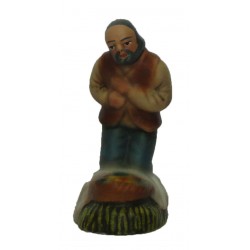 Pastor ajoelhado com cesta...